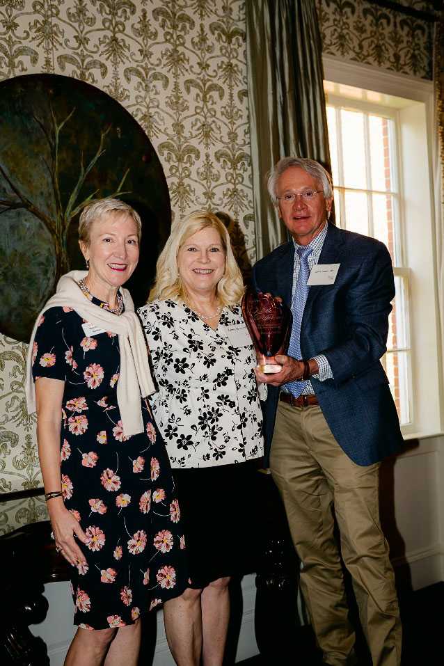 2022 Prisma Health Upstate Foundation Be the Difference recipient – (m) Robin LaCroix, MD with (l) Rise’ Wilson, Executive Director, Prisma Health Upstate Foundation and (r) Larry, Gluck, MD, Medical Director of Prisma Health Cancer Institute, and past award recipient. 